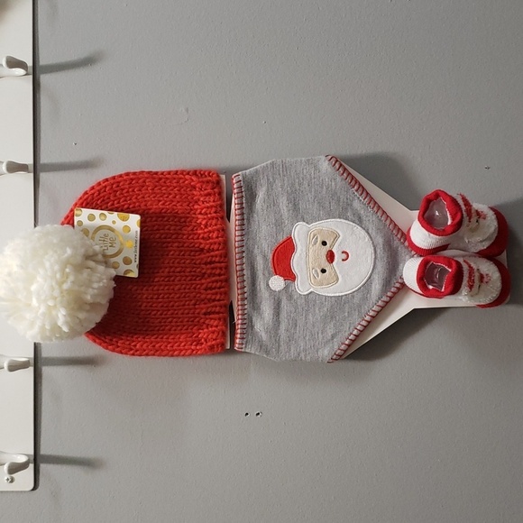 Little Me NWT Hat, Santa Bib And Booties Gift Set - Picture 1 of 7